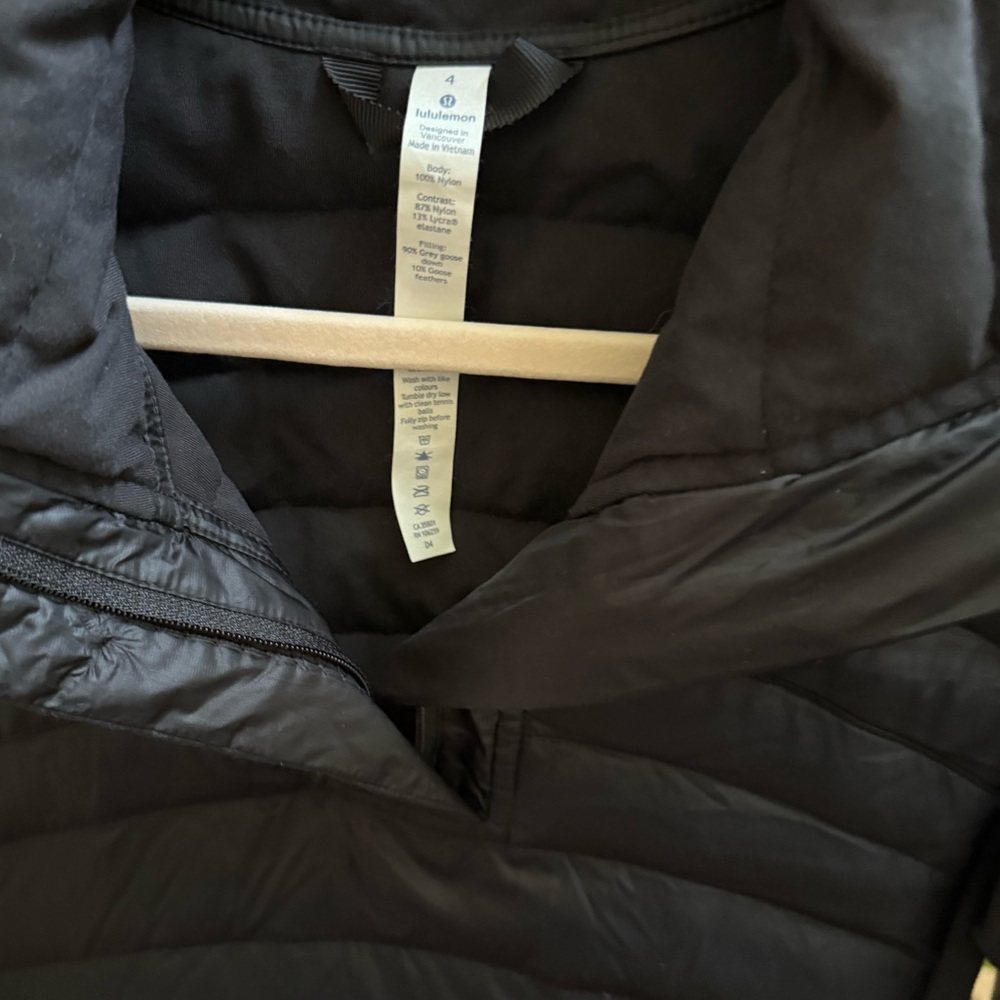 Lululemon Down For A Run Pullover Puffer Black Jacket Size 4 đź’ŽEUC! Retail $168 - Picture 2 of 6